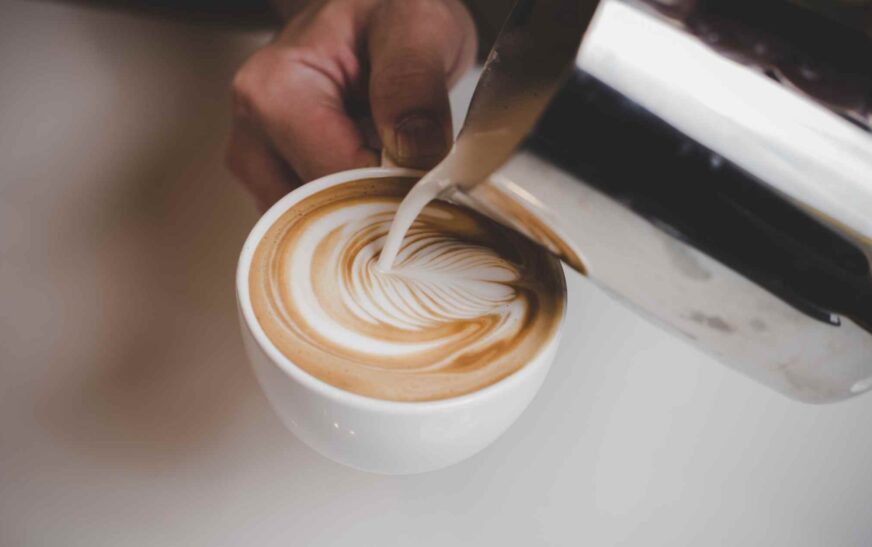 What-is-espresso-A-perfectly-pulled-espresso-shot-with-rich-crema-in-a-cafe-setting