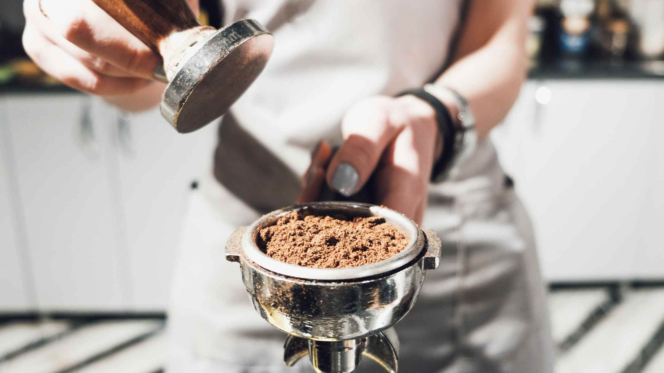 How to tamp Espresso like a boss: the art of the perfect grind