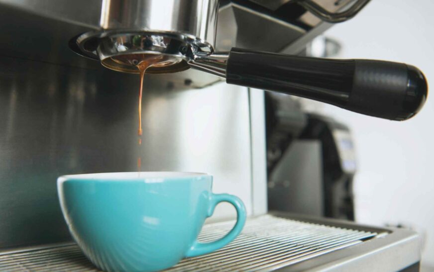 Barista controlling espresso extraction pressure and flow for a balanced shot